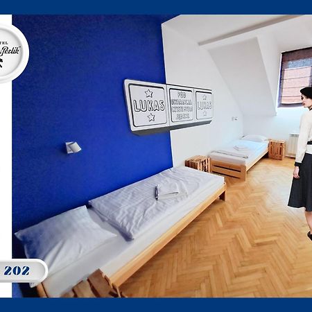 Hostel Mlotek I Perlik Тарновськє-Гури Екстер'єр фото