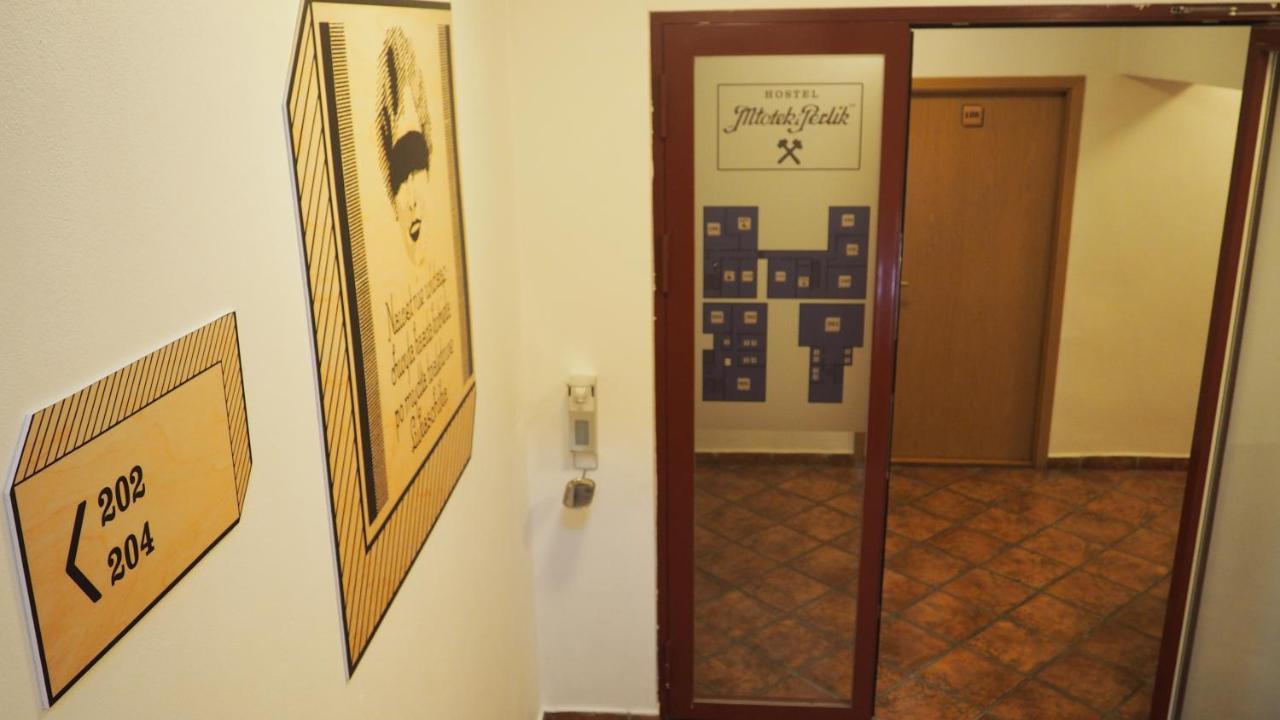 Hostel Mlotek I Perlik Тарновськє-Гури Екстер'єр фото