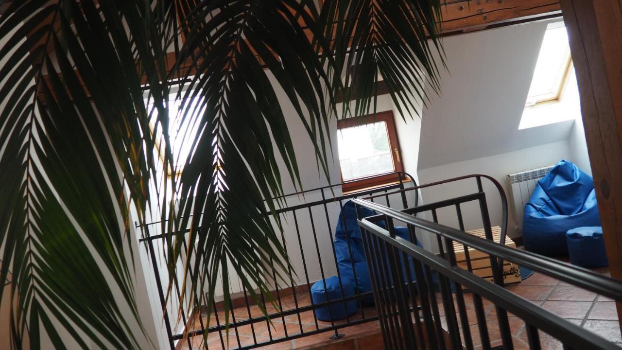 Hostel Mlotek I Perlik Тарновськє-Гури Екстер'єр фото