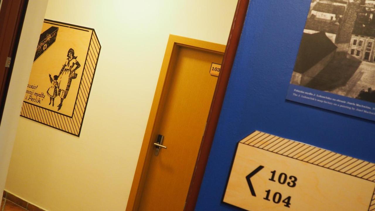 Hostel Mlotek I Perlik Тарновськє-Гури Екстер'єр фото