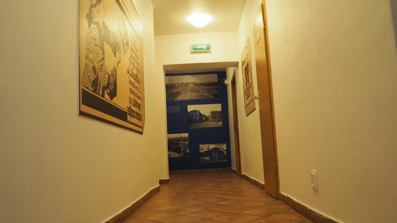 Hostel Mlotek I Perlik Тарновськє-Гури Екстер'єр фото