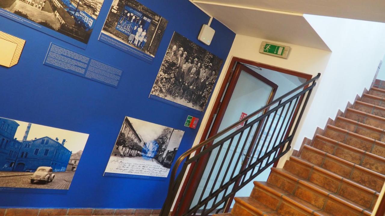 Hostel Mlotek I Perlik Тарновськє-Гури Екстер'єр фото
